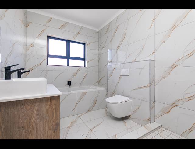 3 BEDROOM APARTMENT FOR SALE IN SANDOWN
